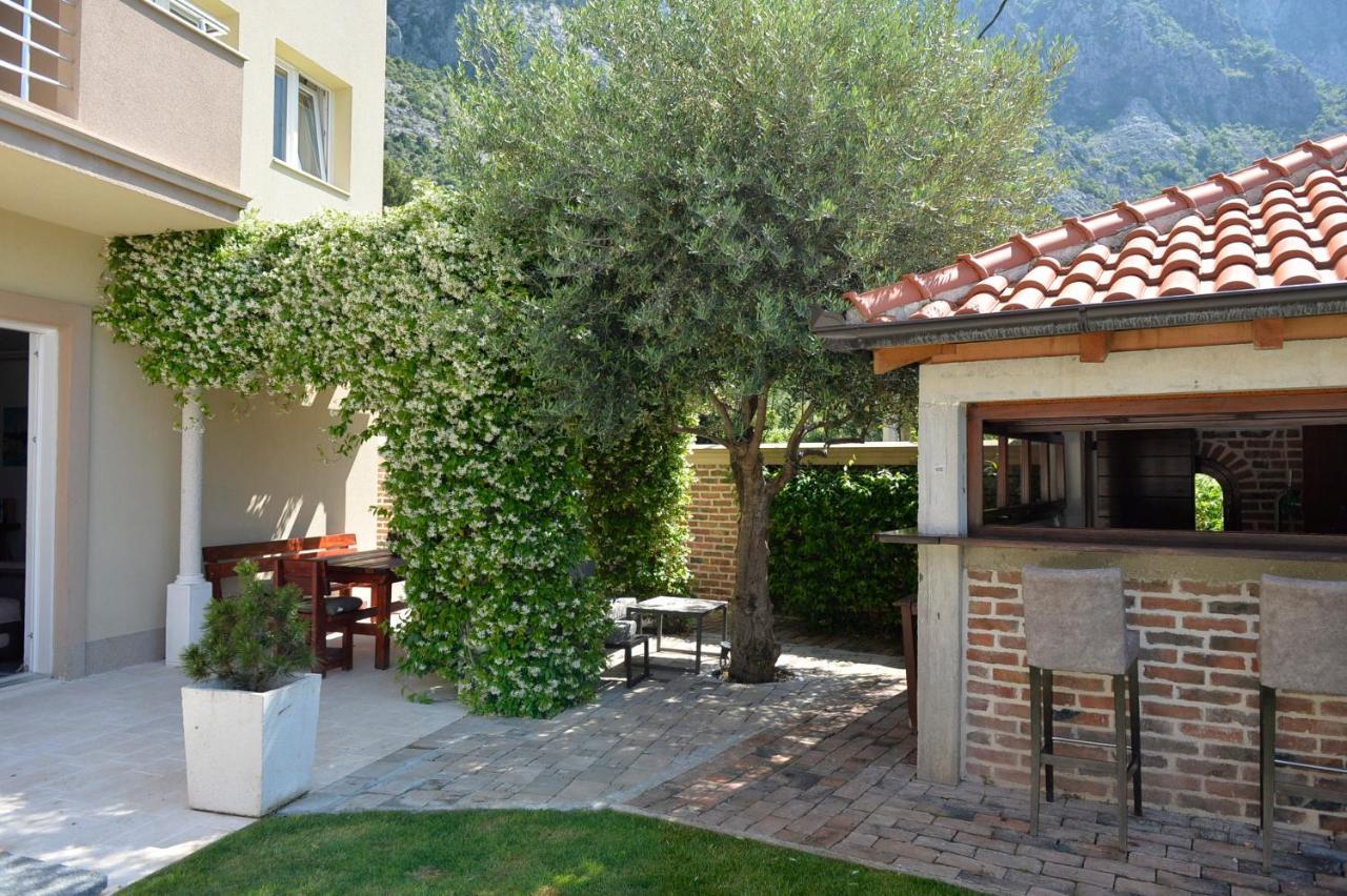J & P Apartments Orahovac Kotor Dış mekan fotoğraf
